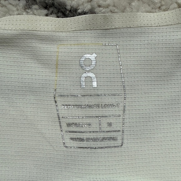 On Running Performance Long-T, Size M - Picture 4 of 9